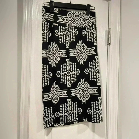 Charlotte Russe Black Cream Aztec Print Stretchy Pencil Skirt Midi Size Medium - Picture 7 of 10